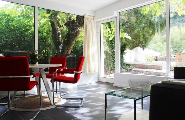 Apartment with private terrace, pools access and parking