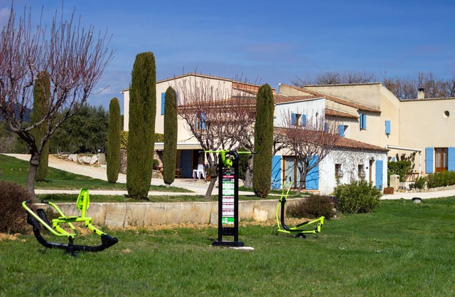 Apartamento con piscina y terraza a los pies del Luberon.
