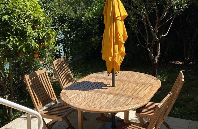 Apartment with garden, communal pool and tennis court 15 minutes from the beach