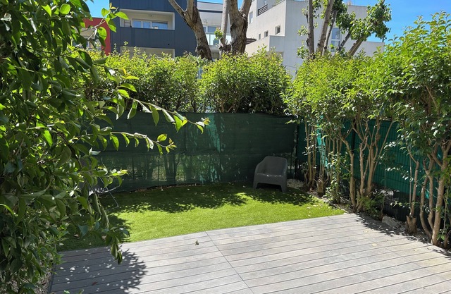 Apartment with garden and jacuzzi!