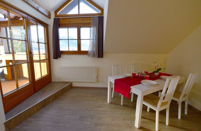 Apartamento con jardin, balcon y playa privada 4d