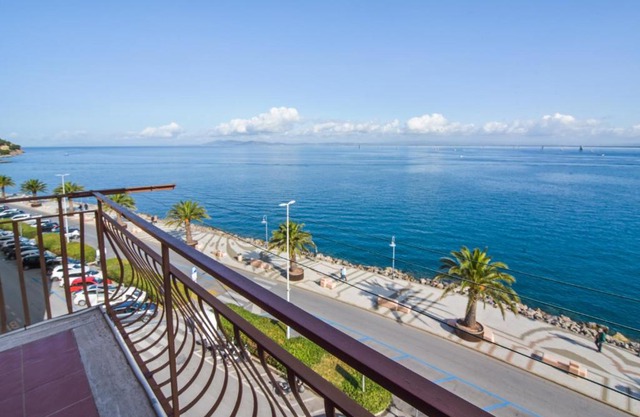 Apartment with balcony in Porto Santo Stefano 89 m² sea view