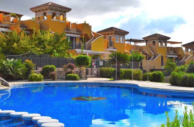 Apartamento con gran jardín y aire acondicionado