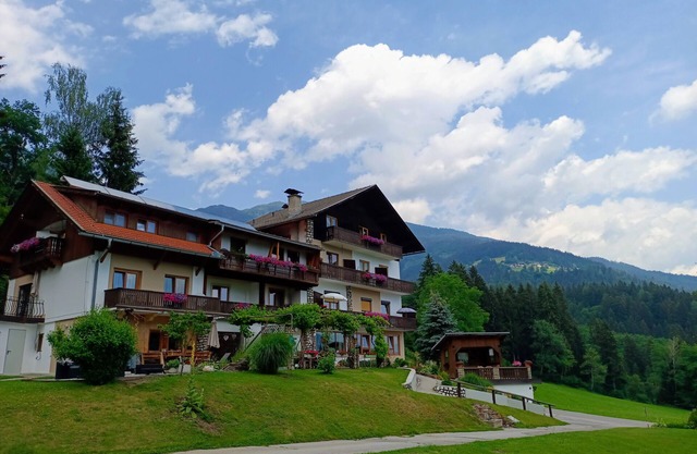 Apartment with mountain views. Newly renovated apartment with terrace and balcony.