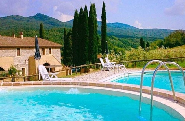 Apartment with one bedroom, kitchen, bathroom. Garden and shared pool