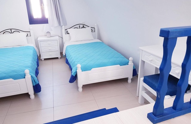 Apartment with Οutdoor Hydro-Massage @ White & Blue