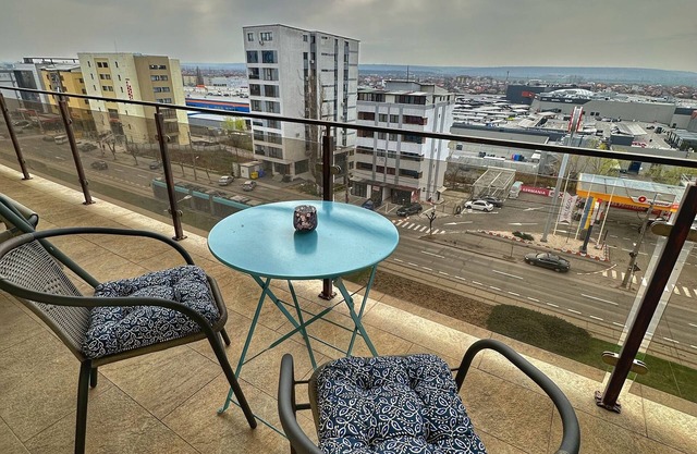 Apartment with Panoramic Balcony - Promenada Mall