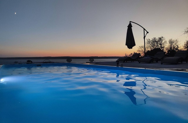 Apartamento con piscina en Karlobag