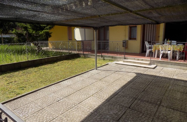 Apartamento con jardin privado