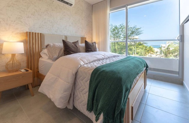 Apartment with private balcony, swimming pool and beach