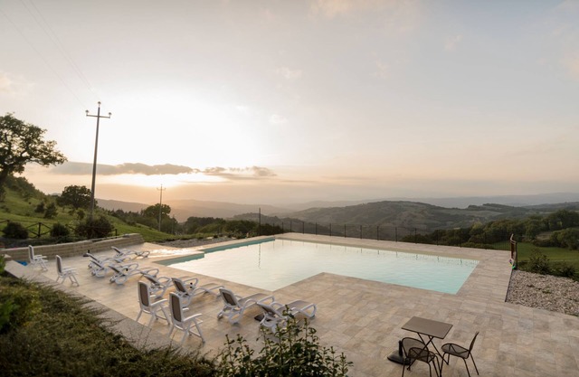 Apartamento con cocina privada y piscina en el parque del monte Subasio