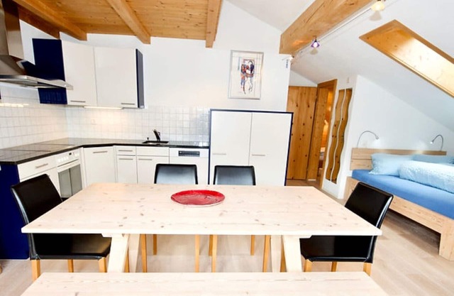 Apartment with south-facing balcony, wonderful view of the mountains, close to the ski bus stop