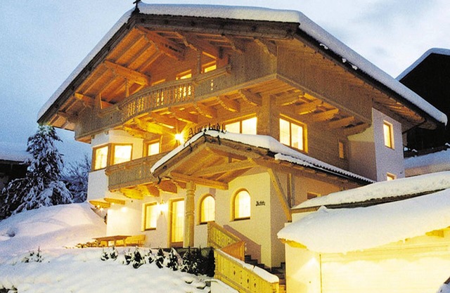 Apartment with sun terrace, ski bus nearby