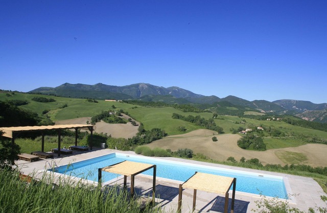 Apartamento con piscina con fantásticas vistas y cerca del mar.