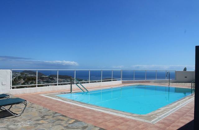 apartamento con piscina,wifi y tv satelite. Casa Mónica 1