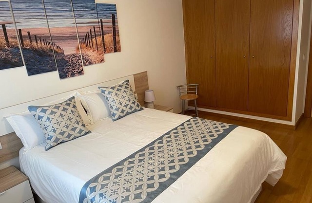 Apartamento con terraza frente al mar y piscina comunitaria