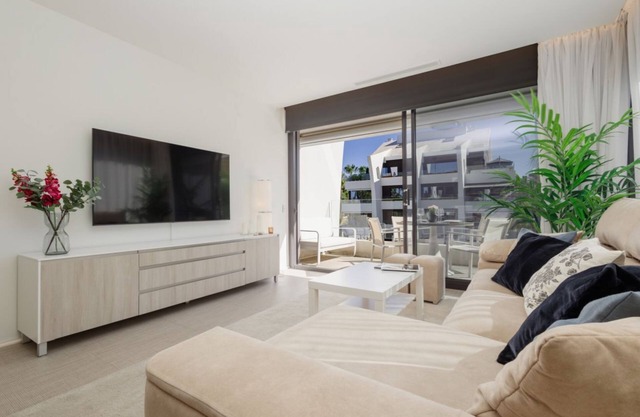 Apartamento con terraza y piscina cerca de la playa, Dunes Beach