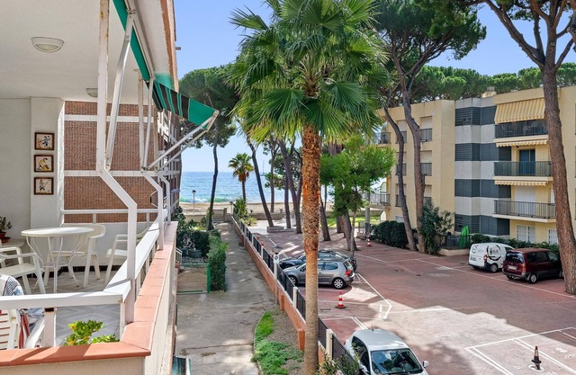 Apartment with terrace and parking 50m beach