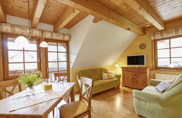 Apartamento con el encanto natural del abeto de la Selva Negra y atención al detalle.