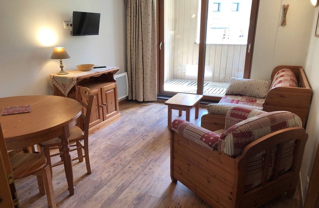 Apartamento de dos habitaciones y balcón.