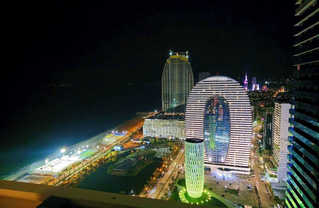 Apartment with view of the sea and city