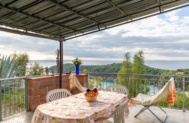 Acogedor apartamento con Wi-Fi y terraza con vista al mar; Se admiten mascotas