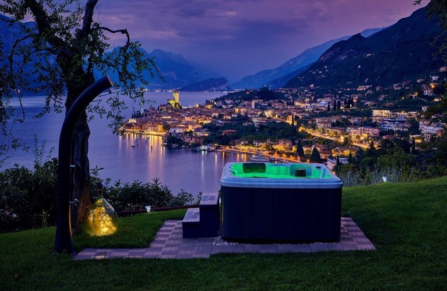 Apartamento con impresionantes vistas al lago de Garda, Malcesine, terraza, jardín.