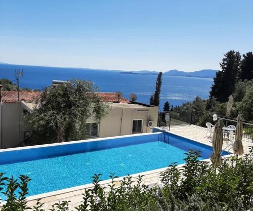 Apartment Zeus with private pool and sea view