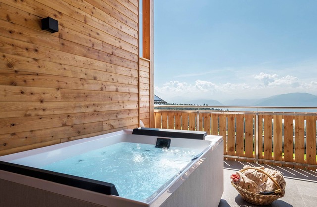 Apartamento 'Zirm' con vistas a la montaña, terraza privada y Wi-Fi
