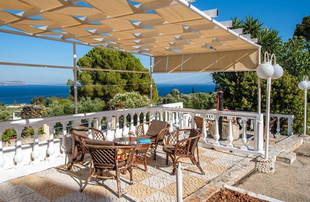 Apartamento "Zoumpouli 9" con vistas al mar, jardín y Wi-Fi