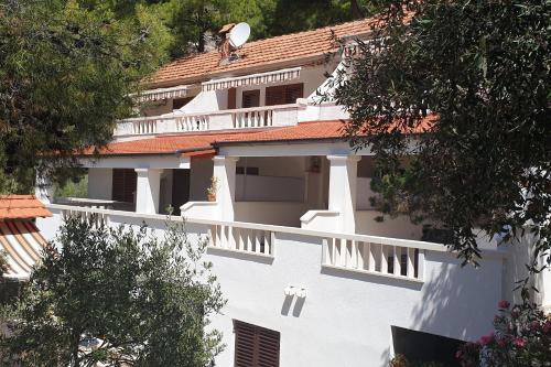 Apartments and rooms with parking space Jagodna, Hvar - 24399