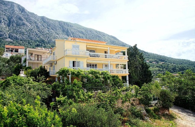 Apartments and rooms by the sea Zivogosce - Porat, Makarska - 2733