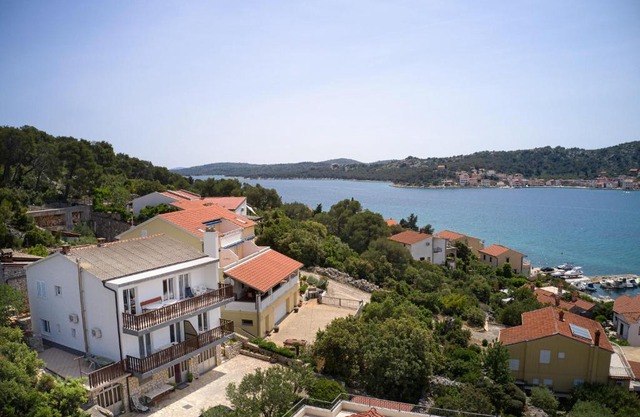 Apartments and rooms by the sea Tisno, Murter - 5128