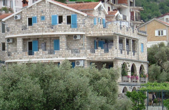 Apartments and Rooms Drago