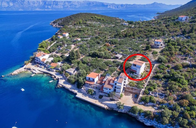 Apartments by the sea Cove Pokrivenik, Hvar - 4604