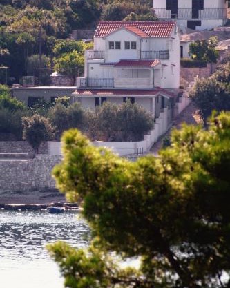 Apartments by the sea Necujam, Solta - 5182
