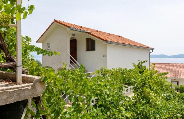 Apartments by the sea Pisak, Omis - 15177