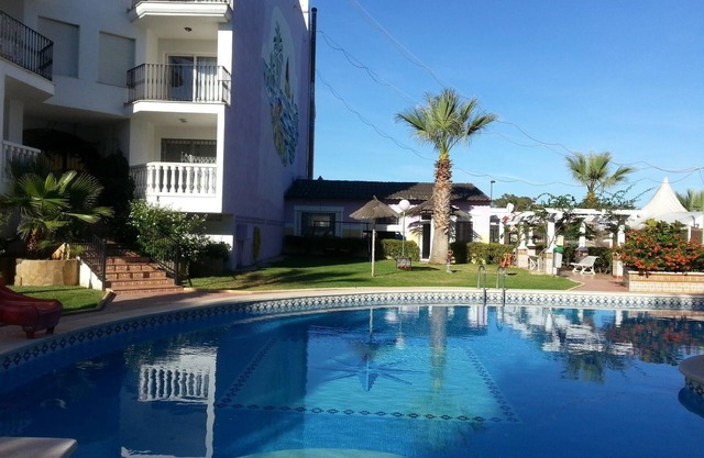 Apartamentos con piscina muy cerca de la playa. Ref.San Antonio 68