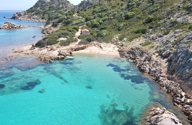 Apartments in Residence with swimming pool in Cala Girgolu