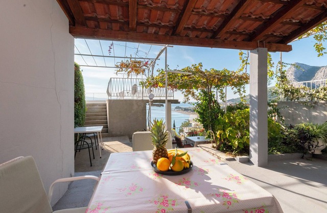 Apartments Ivan (10553-A2) - Omis