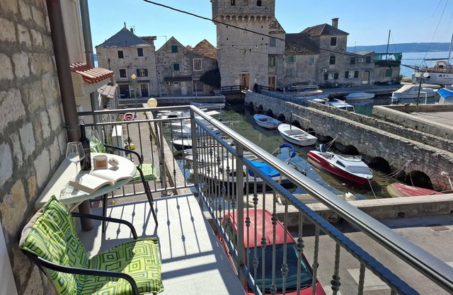 Apartments Kastilac with sea view