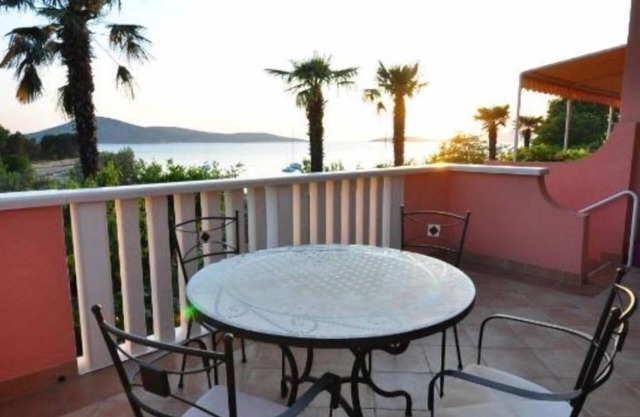 Apartments Njoko (11182-A1) - Prvic Sepurine
