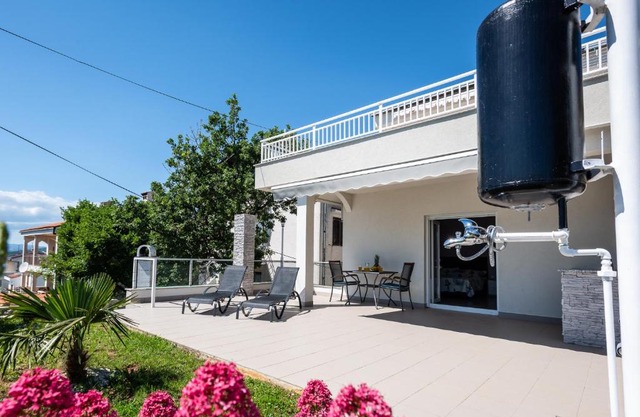 Apartments Omorfia
