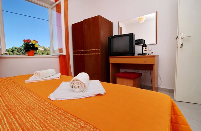 Apartamentos Paolo- Apartamento estándar de un dormitorio con terraza y vistas al mar (A2 + 1) LUNA