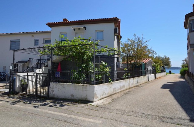 Apartments Pintar