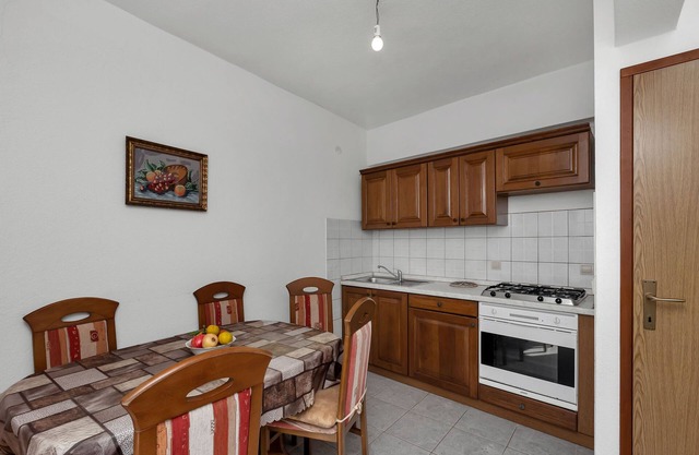Apartments Robinzon Nikola (83741-A2) - Bogomolje