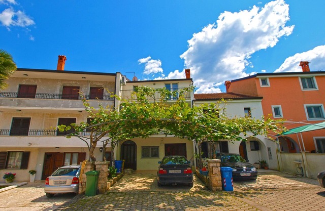 Apartments romano 1099