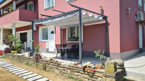 Apartments STRUNAJN