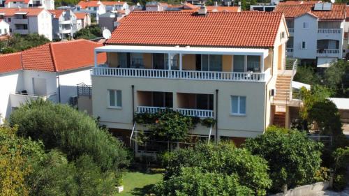 Apartments Tare, Electric Car Refill