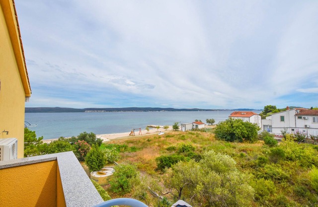Apartments Taya (62591-A3) - Dobropoljana